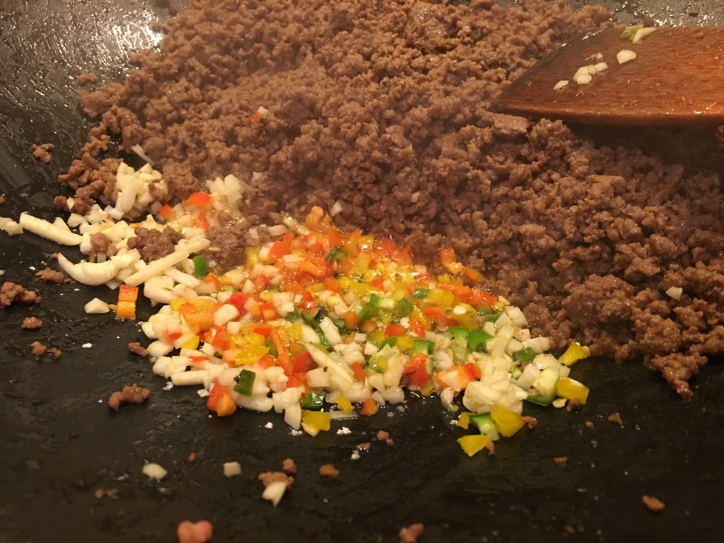 Asiatische Hackpfanne aus dem Wok | Chilirezept.de