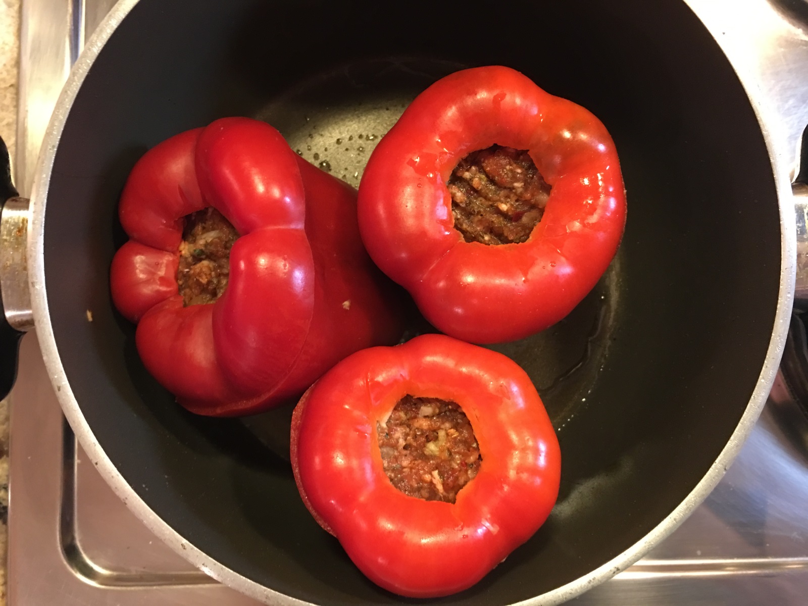 Gefüllte Paprika anbraten | Chilirezept.de