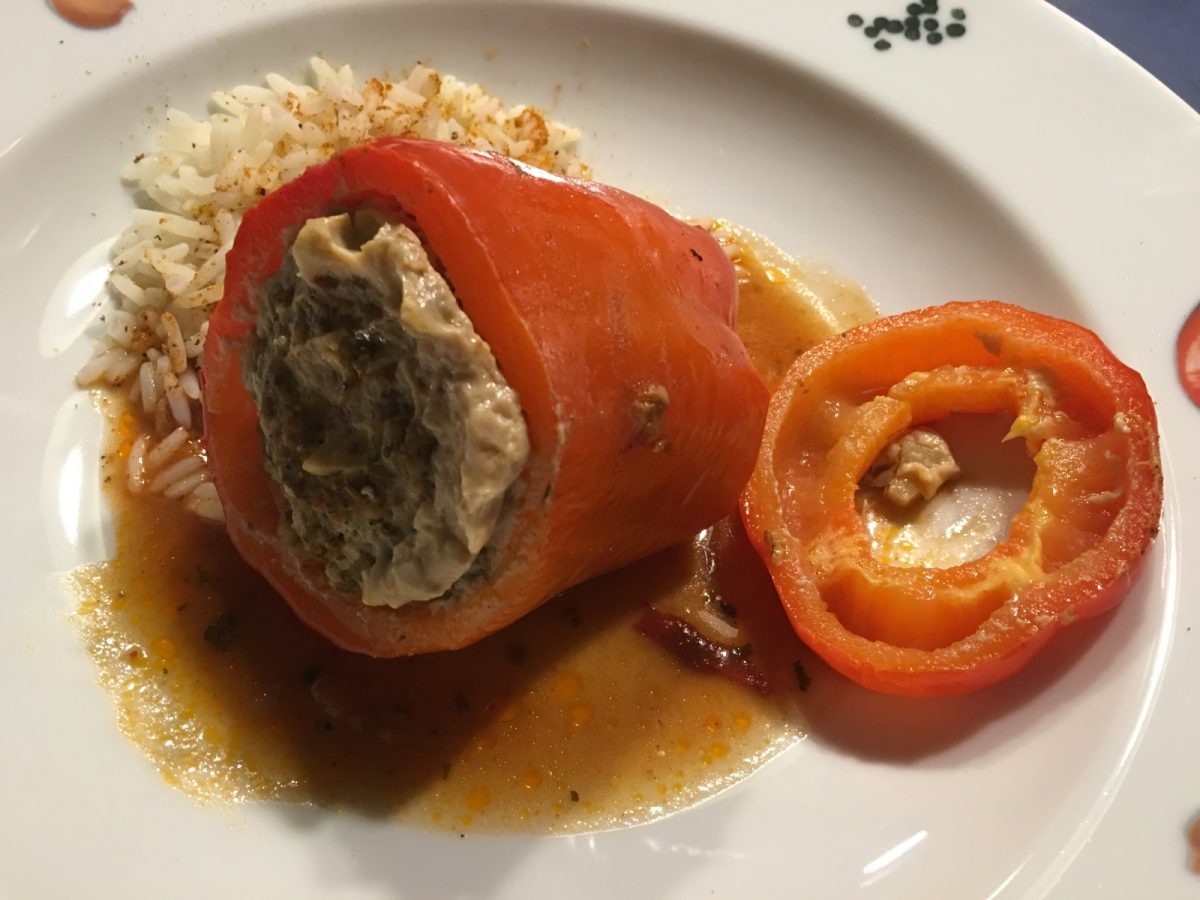 rezept gefüllte paprika mit hackfleisch im topf