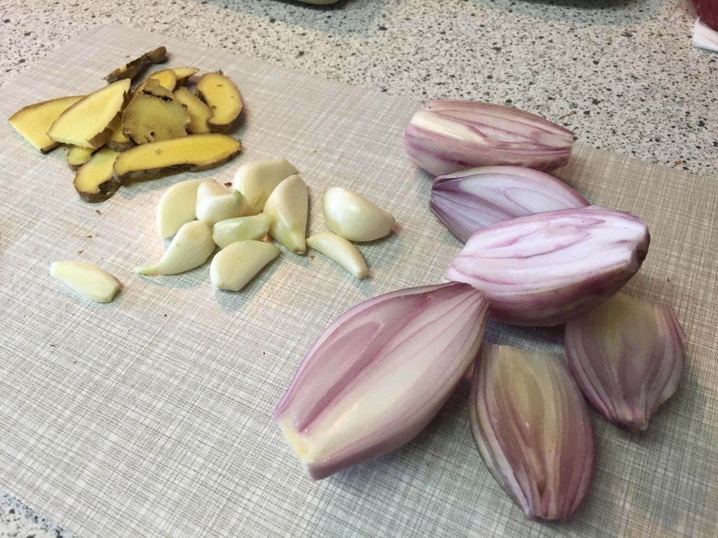 Pho Bo Hanoi Knoblauch Schalotten