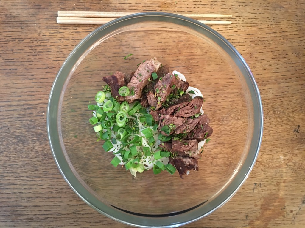 Pho Bo Hanoi Lauchzwiebeln und Koriander