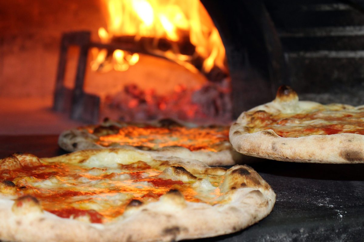 Pizza backen Temperatur und Backzeit im Ofen