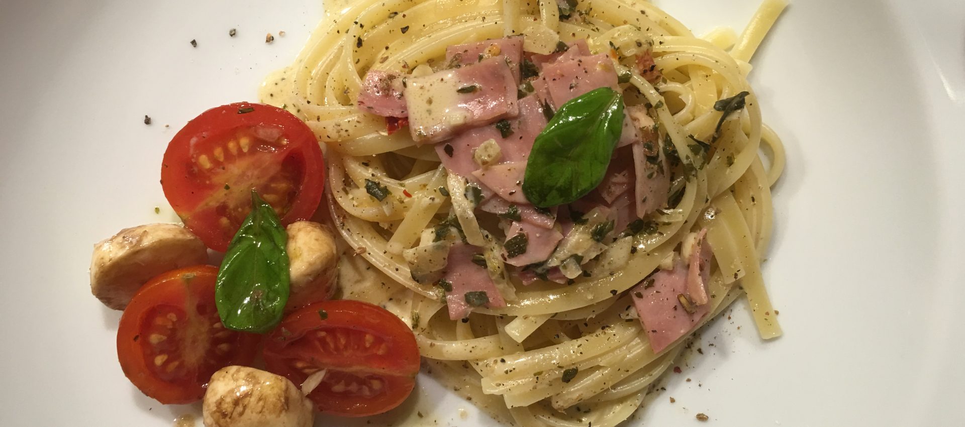 Bandnudeln mit Schinken Sahne Sauce