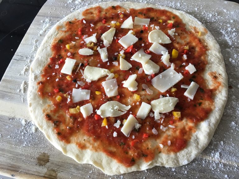 Welcher Käse passt zu Pizza? 🧀 Der beste Pizzakäse