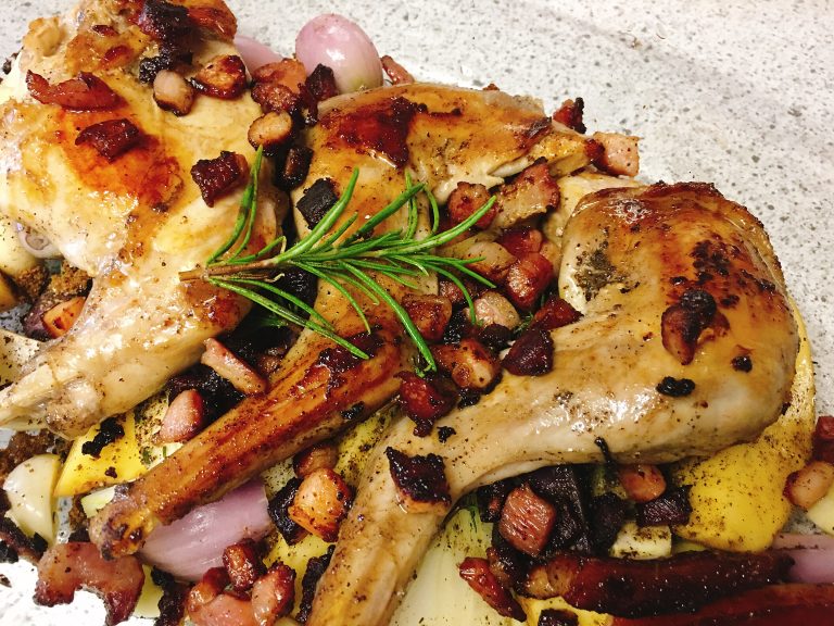 Geschmortes Kaninchen Rezept | Mit Zitronen-Bier-Sauce & Steinpilzen Geschmortes Kaninchen Rezept | Mit Zitronen-Bier-Sauce & Steinpilzen