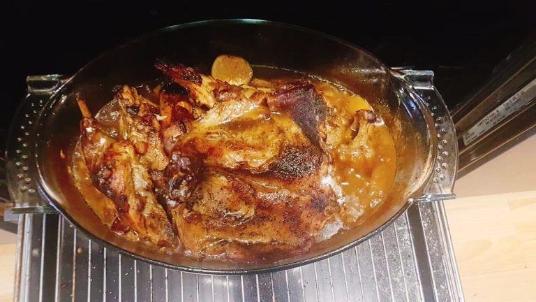 Geschmortes Kaninchen Rezept | Mit Zitronen-Bier-Sauce & Steinpilzen Geschmortes Kaninchen Rezept | Mit Zitronen-Bier-Sauce & Steinpilzen