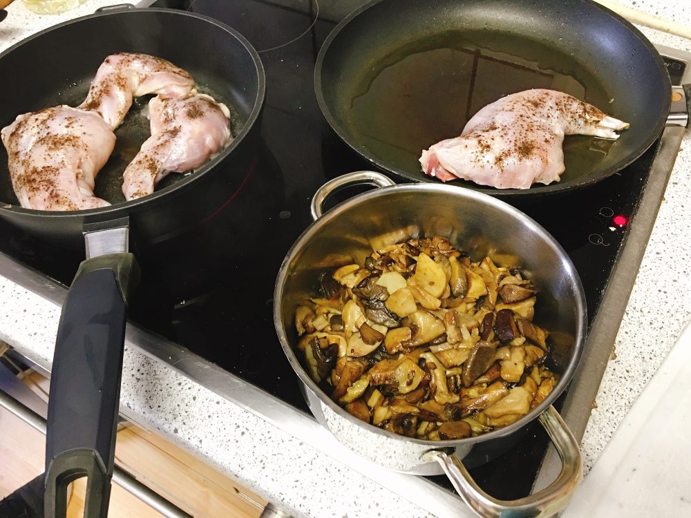 Geschmortes Kaninchen Rezept | Mit Zitronen-Bier-Sauce & Steinpilzen Geschmortes Kaninchen Rezept | Mit Zitronen-Bier-Sauce & Steinpilzen