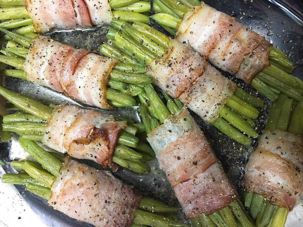 Grüne Bohnen im Speckmantel