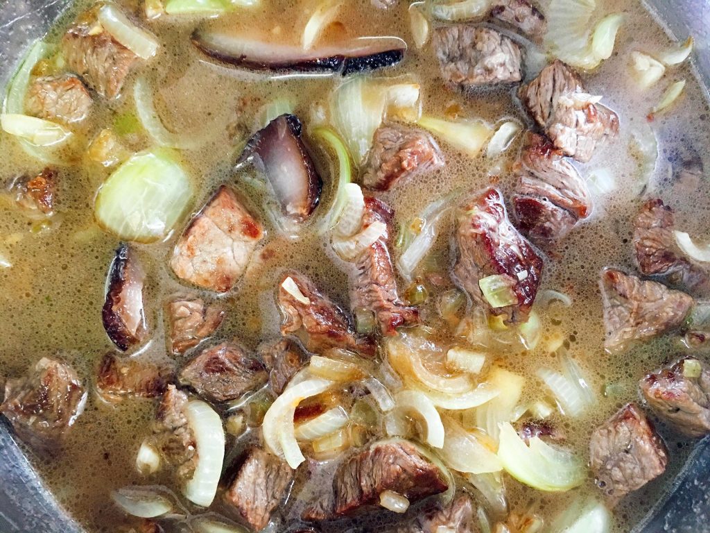 Chili con Carne mit Rindfleischwürfeln