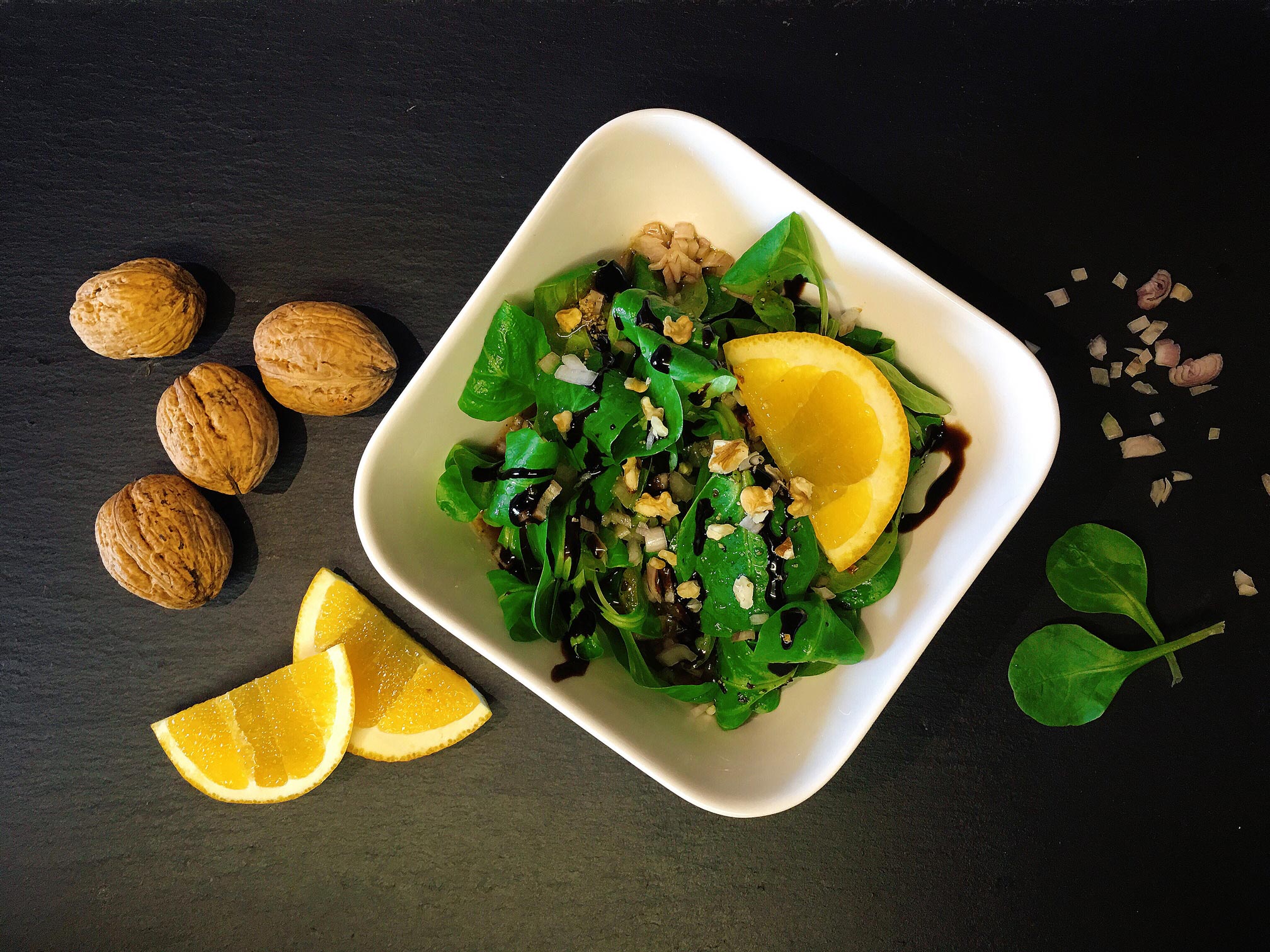 Feldsalat mit Orangen-Vinaigrette und Walnüssen | Rezept