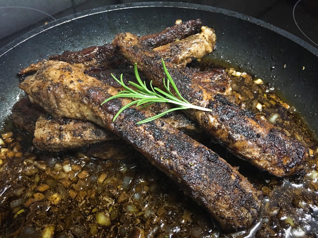 Feurige Rippchen aus der Pfanne