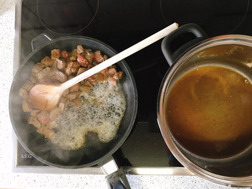 Fleischsaft abgießen