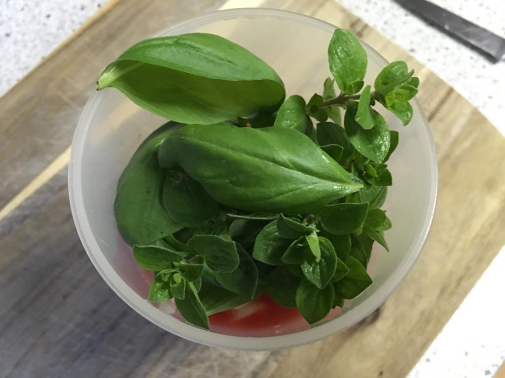 Frische Pizzakräuter