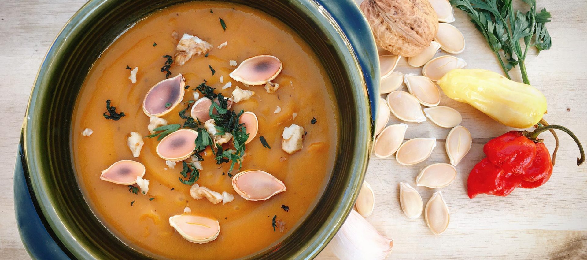 Hokkaido Kürbissuppe mit Kartoffeln und Möhren