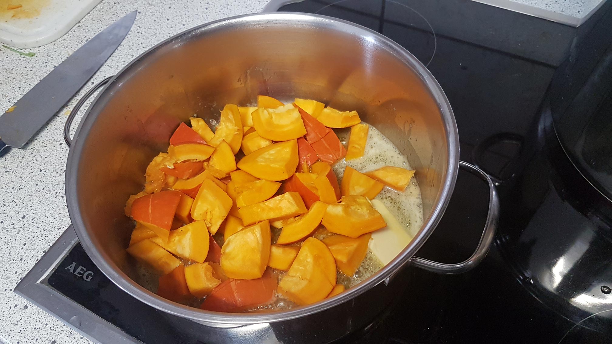 Hokkaido Kürbissuppe mit Kartoffeln und Möhren | Rezept