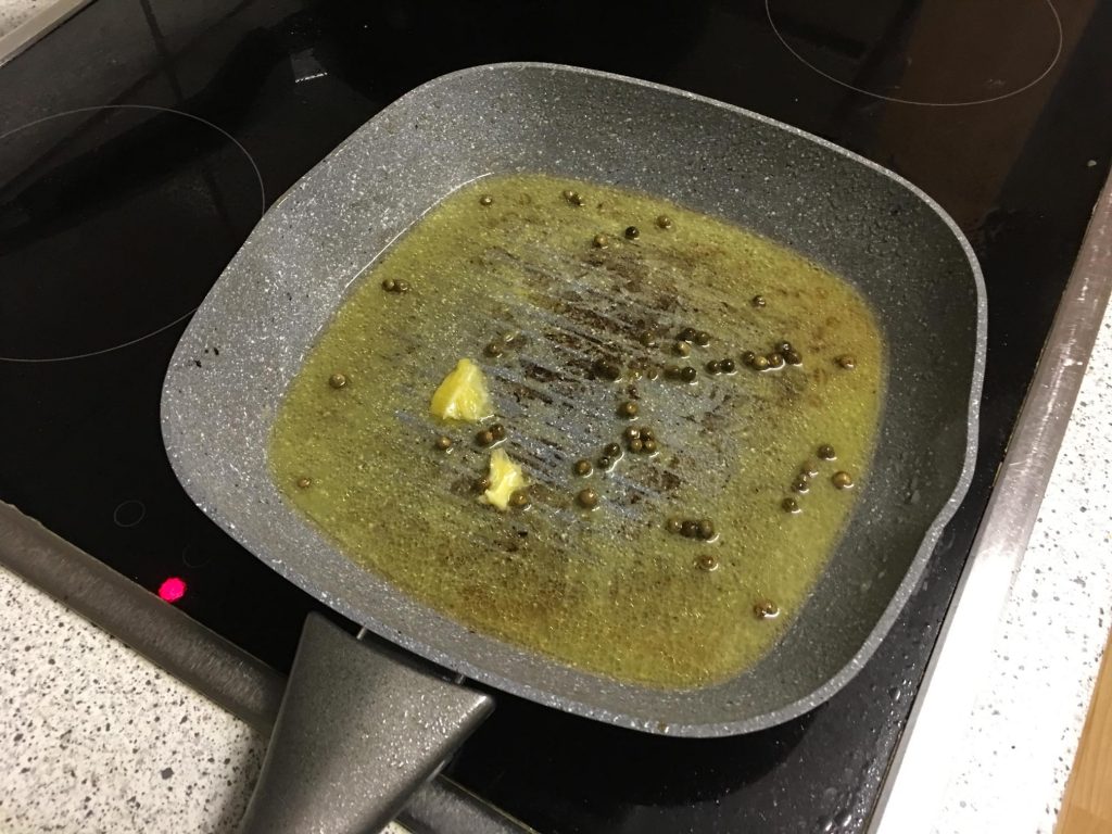 Weihnachtliches Rindersteak an Pfefferrahm-Orangen-Sauce