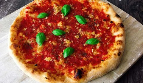 Pizza Marinara mit unserem Pizzateig