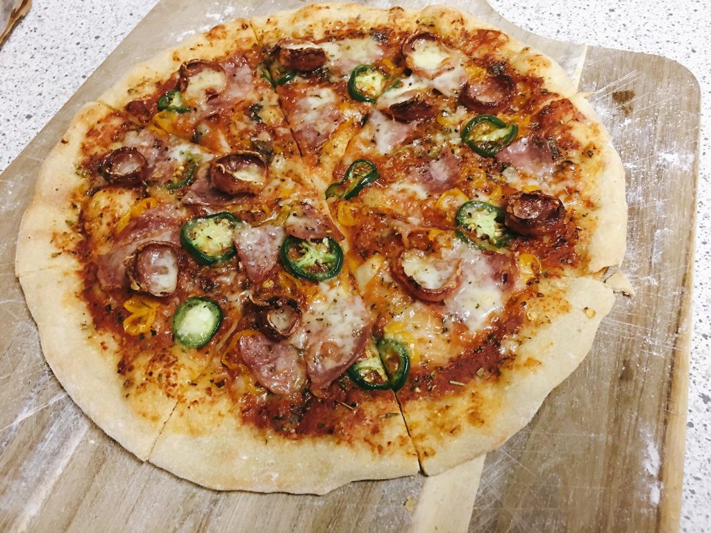 Pizza Salami Jalapeño | Rezept | Ofenfrisch gebacken