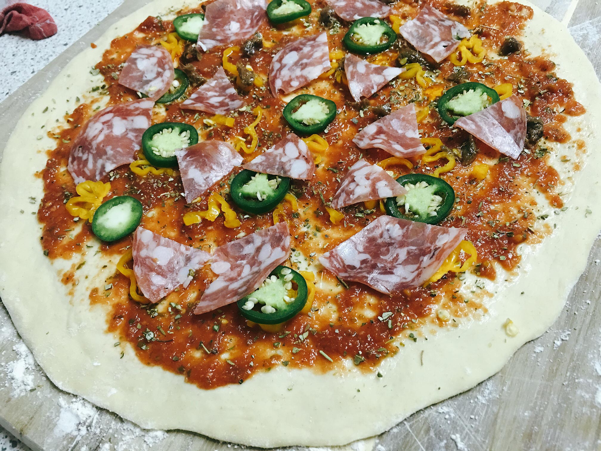 Pizza Salami Jalapeño Rezept Ofenfrisch gebacken