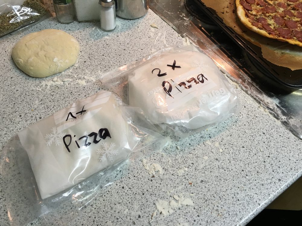 Pizzateig einfrieren und haltbar machen Chilirezept.de