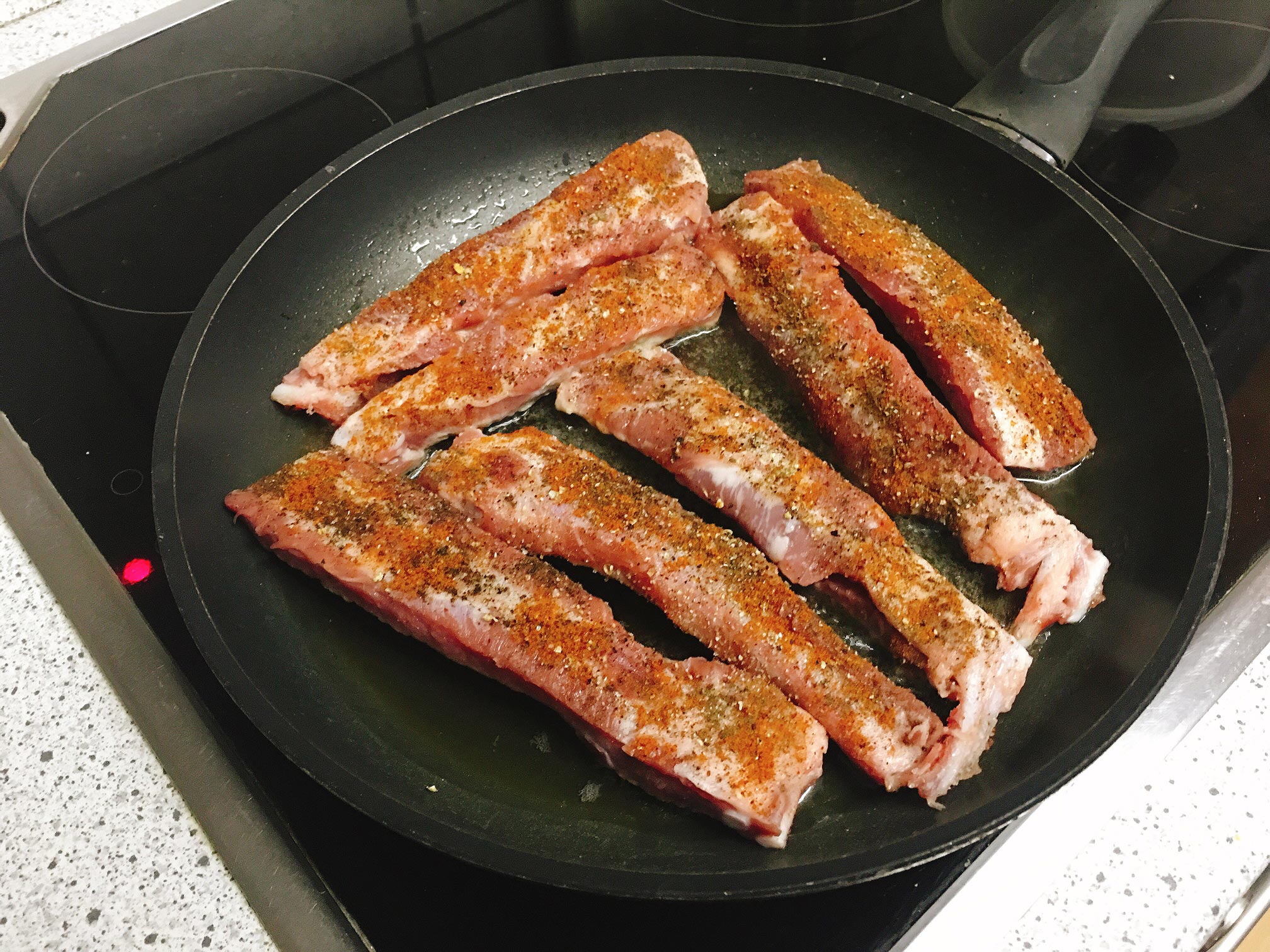 Feurige Rippchen aus der Pfanne Rezept Chilirezept.de
