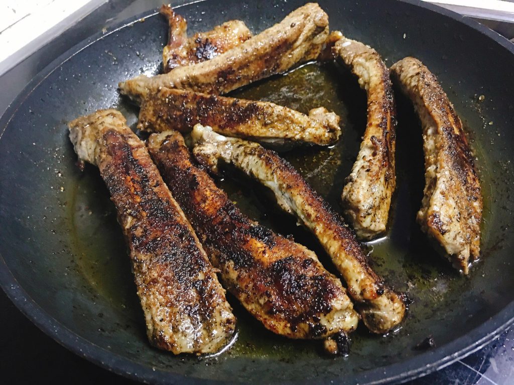 Spareribs in der Pfanne zubereiten