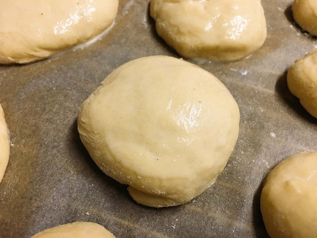 Brötchen mit Eistreiche