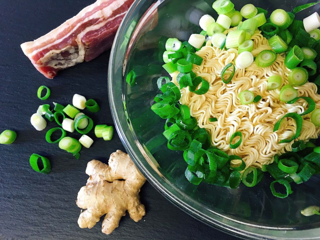 Lauchzwiebeln zugeben