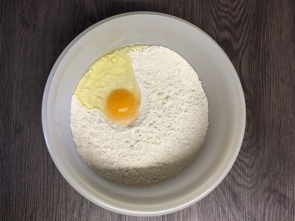 Mehl mit Ei
