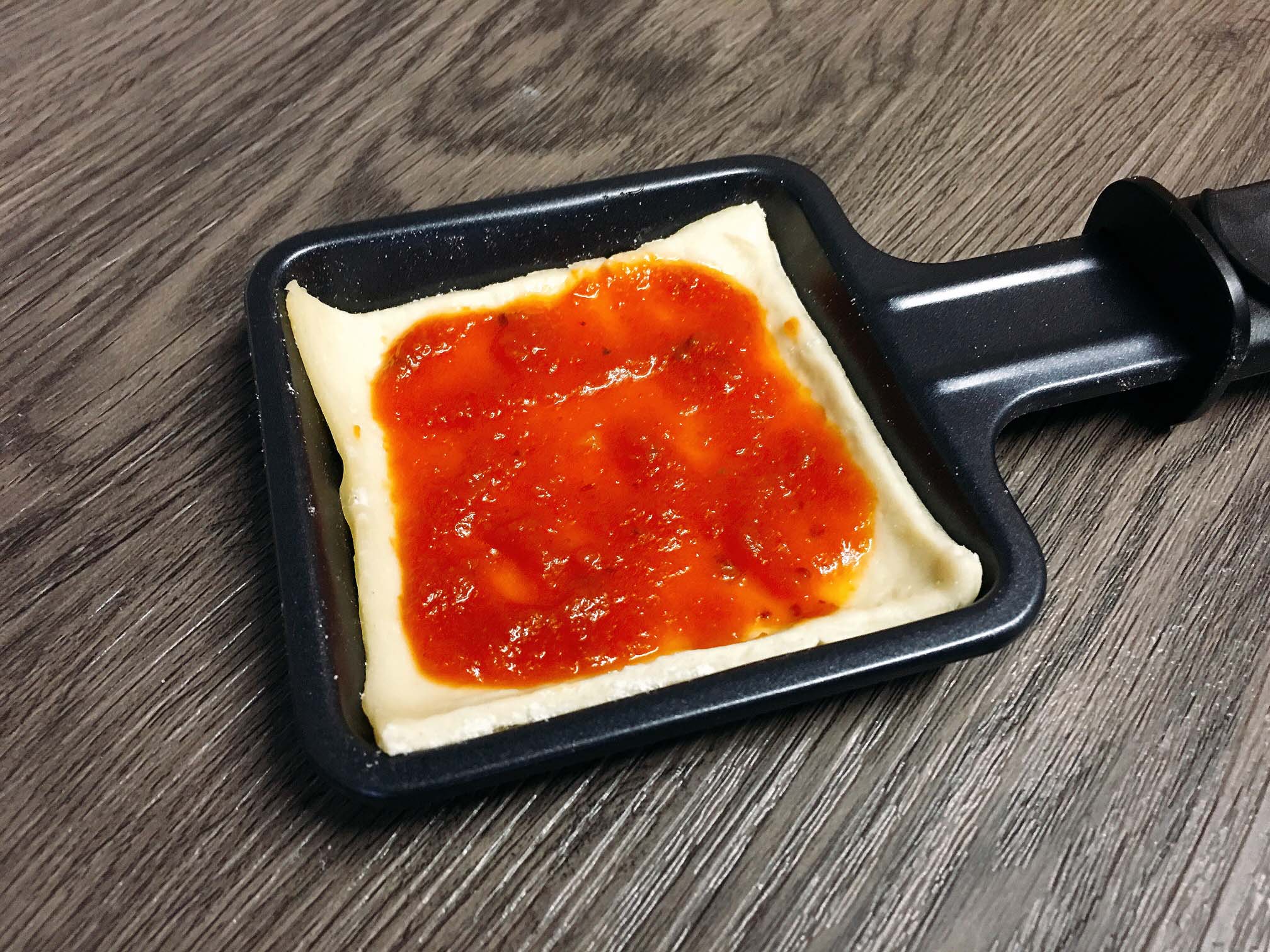 Mit Pizzasauce bestreichen | Chilirezept.de