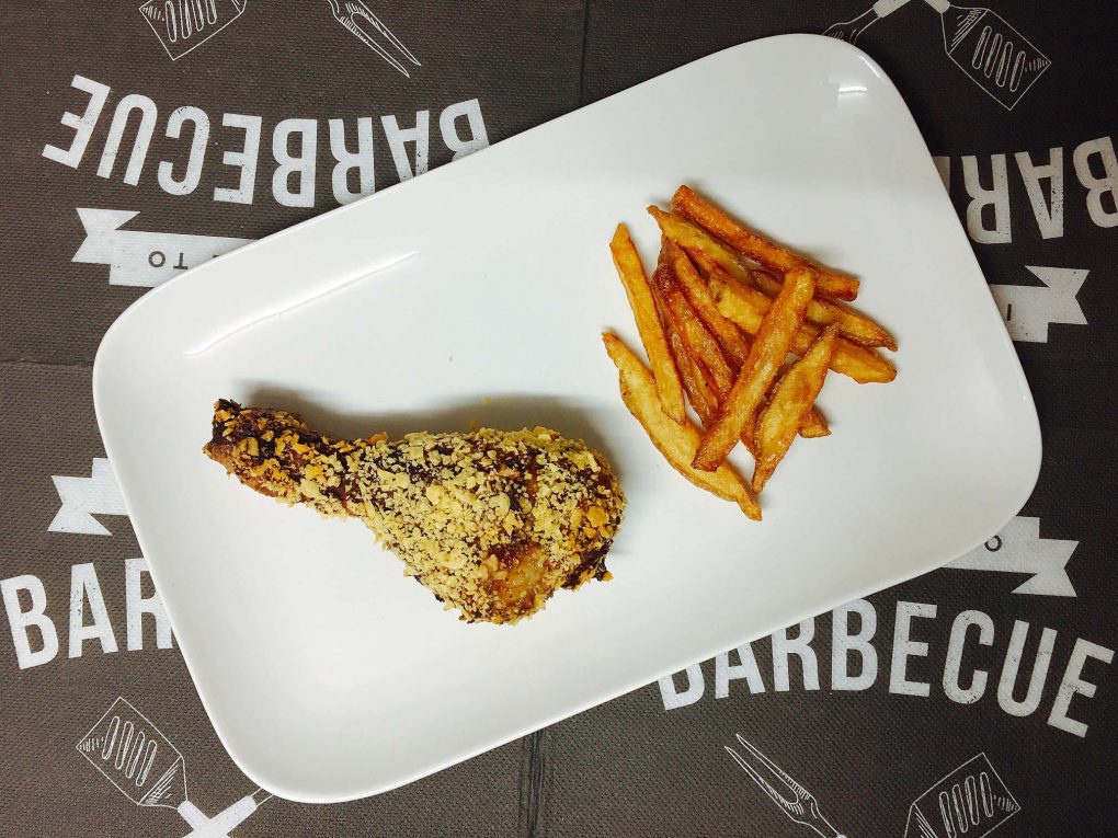 Sriracha Hähnchenschlegel mit Tortilla-Knusperkruste