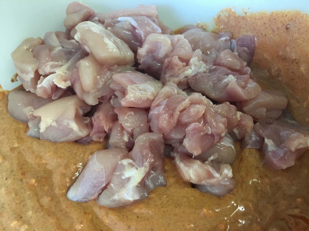 Tandoori Hähnchen marinieren