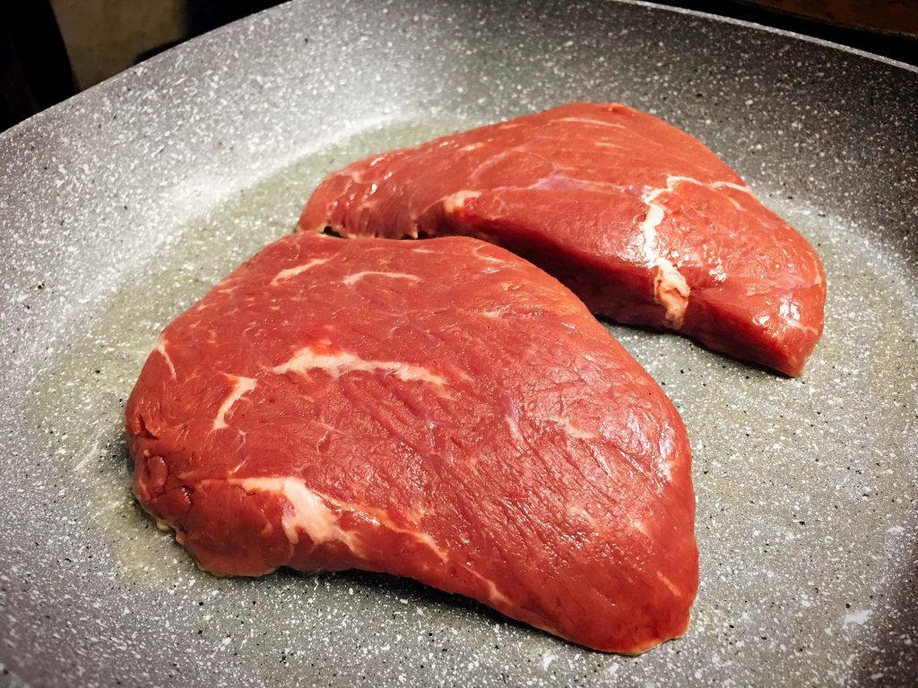 Rindersteaks anbraten