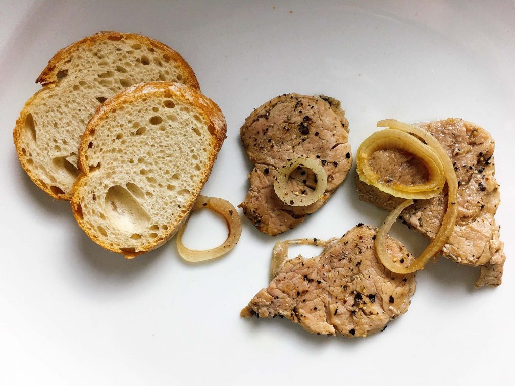 Schweinefilet mit Baguette