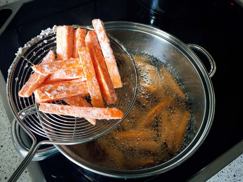 Süßkartoffel frittieren