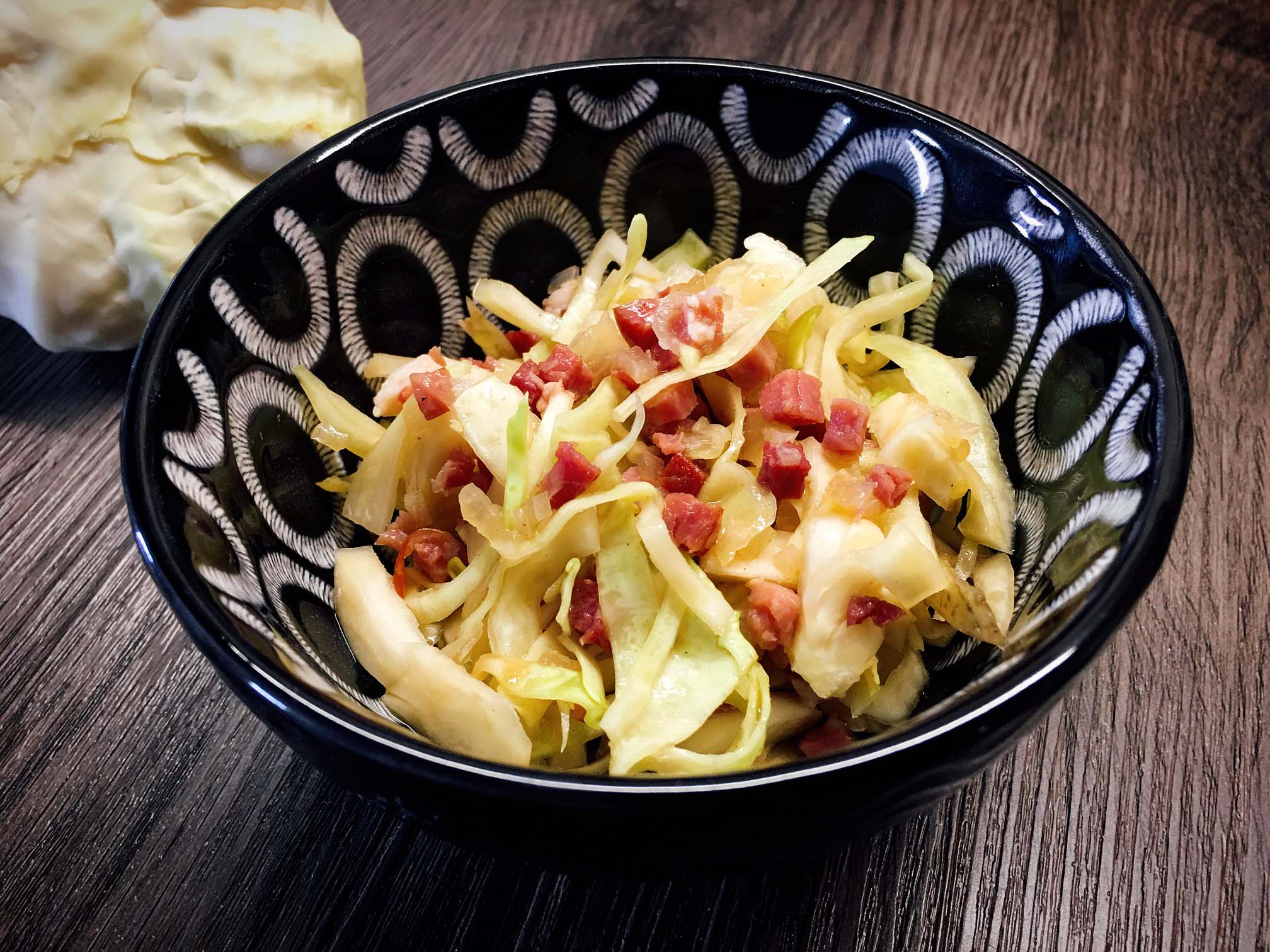 Bayrischer Krautsalat mit Speck | Rezept ohne Essig