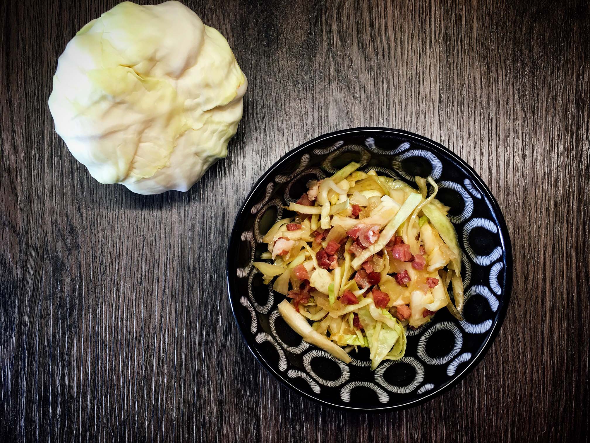 Bayrischer Krautsalat mit Speck | Rezept ohne Essig