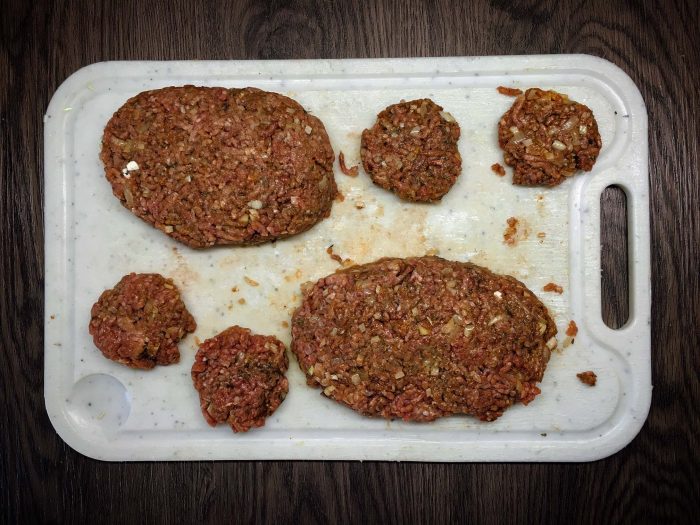 Bifteki Rezept | Griechisches Hacksteak mit Schafskäse