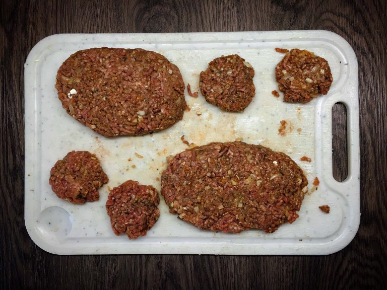 Bifteki Rezept | Griechisches Hacksteak mit Schafskäse