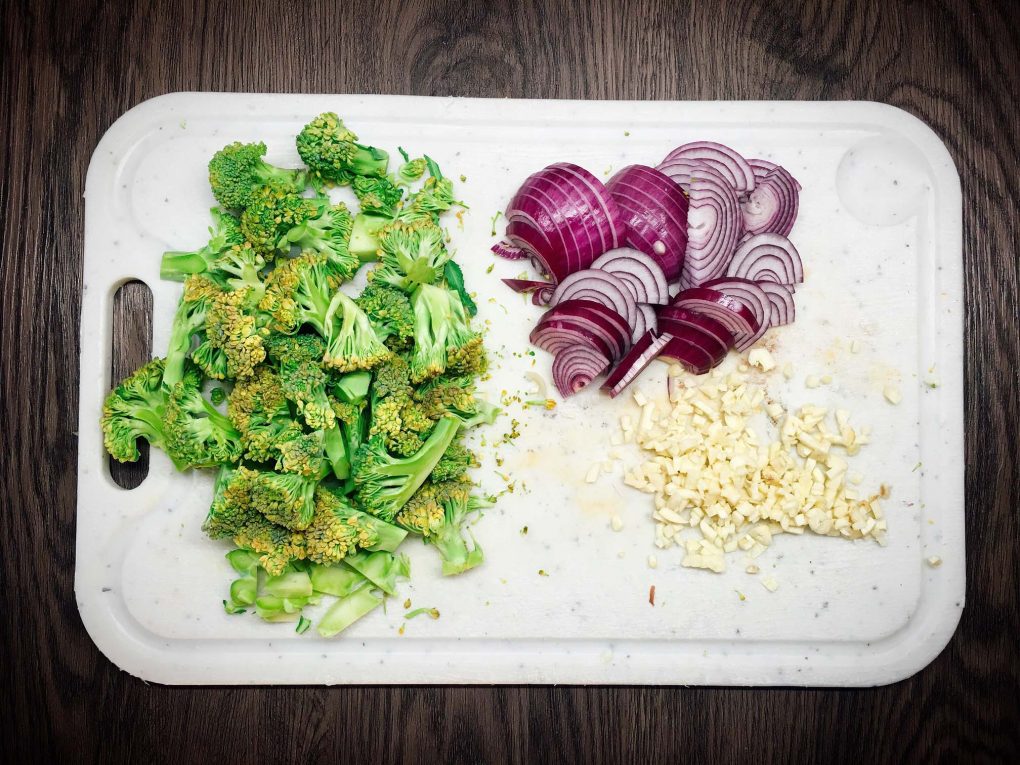 Brokkoli Zwiebeln und Knoblauch