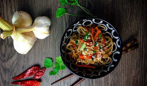 Gebratene Mie Nudeln mit Gemüse