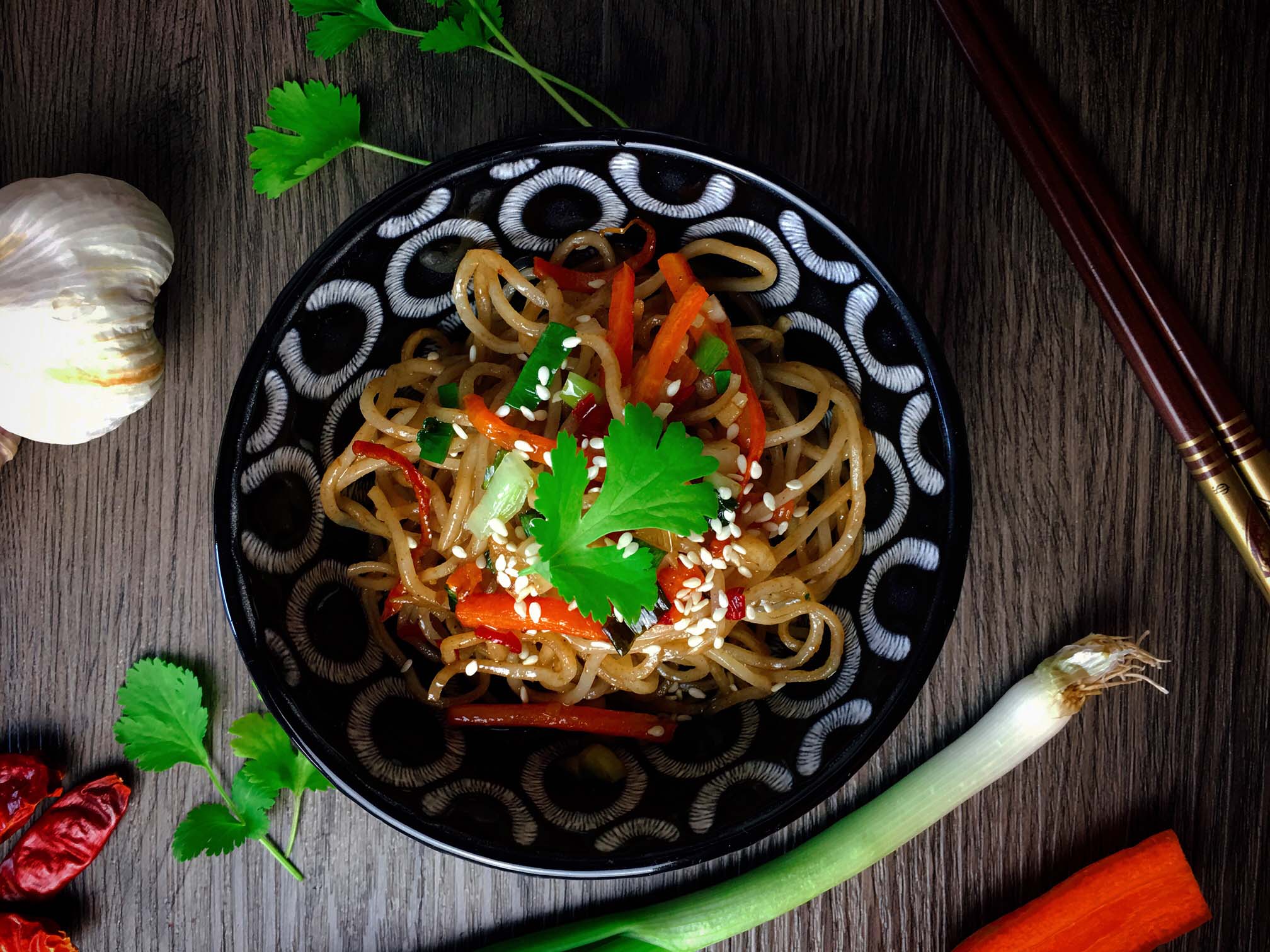 Gebratene Asiatische Mie Nudeln mit Gemüse | Wok Rezept