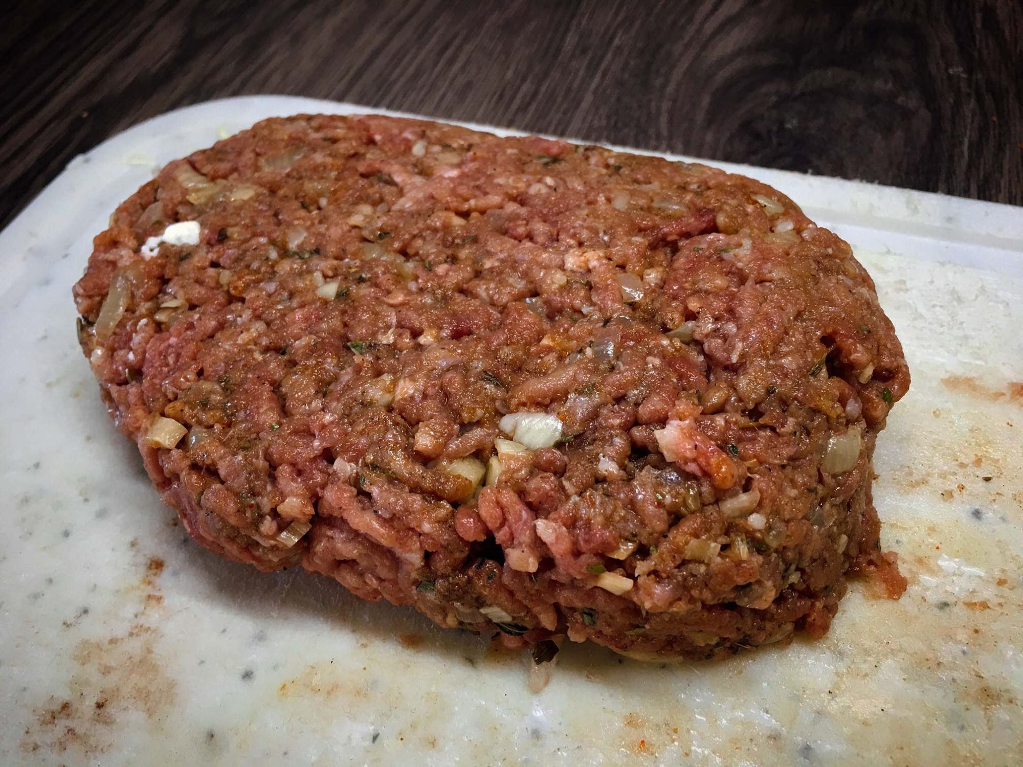 Bifteki Rezept | Griechisches Hacksteak mit Schafskäse Bifteki Rezept | Griechisches Hacksteak mit Schafskäse