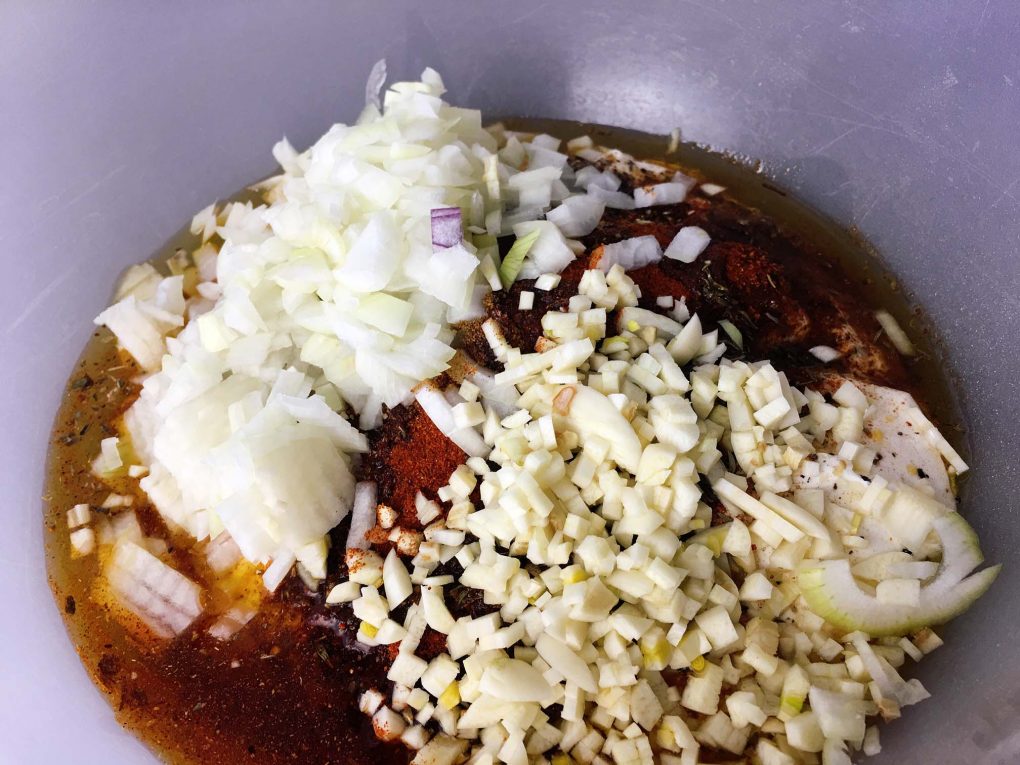 Gyros Marinade mit Knoblauch und Zwiebeln