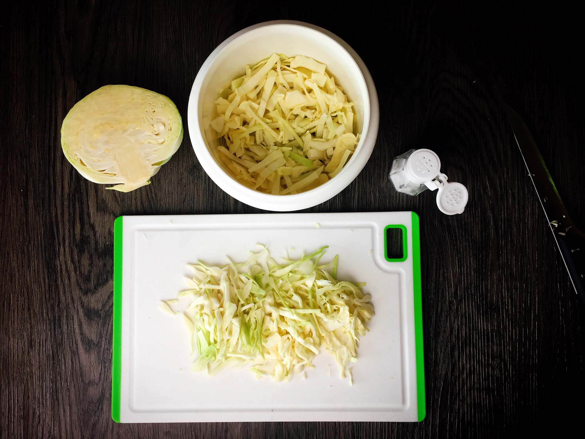 Bayrischer Krautsalat mit Speck | Rezept ohne Essig