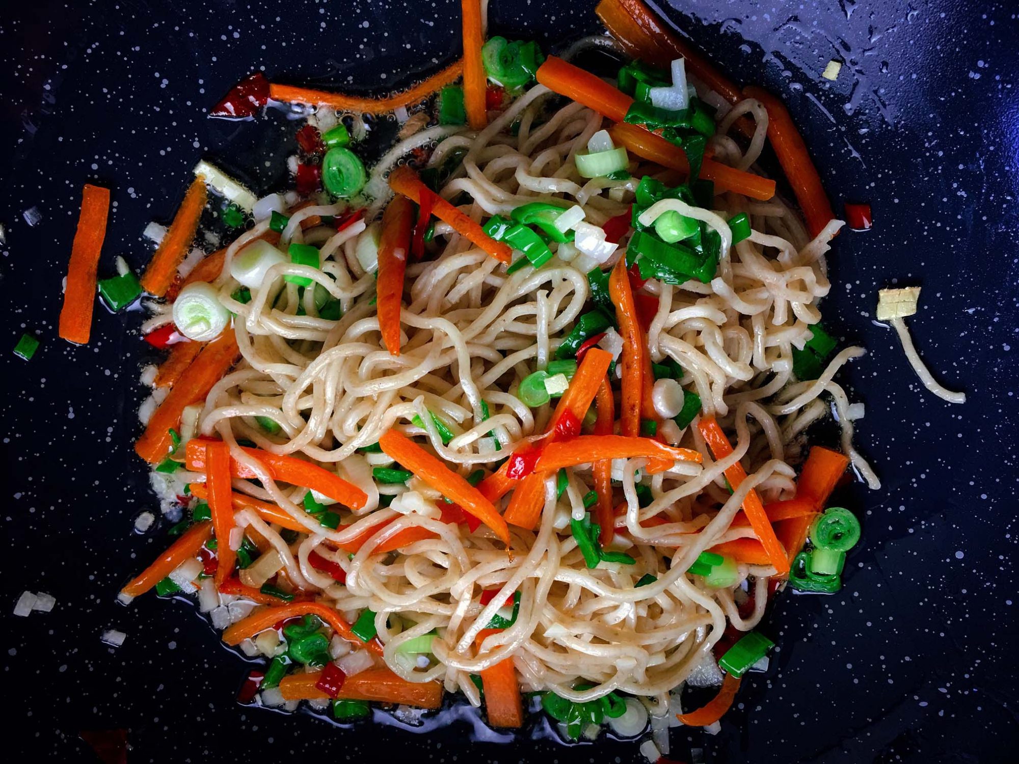 Gebratene Asiatische Mie Nudeln mit Gemüse | Wok Rezept