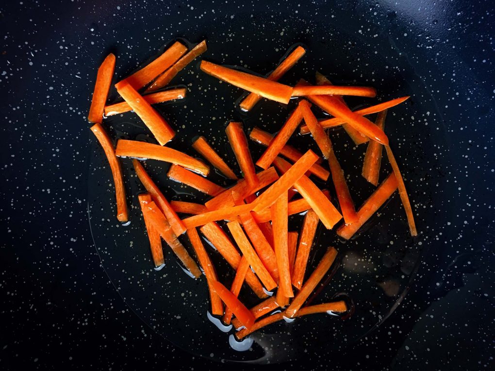 Möhren im Wok