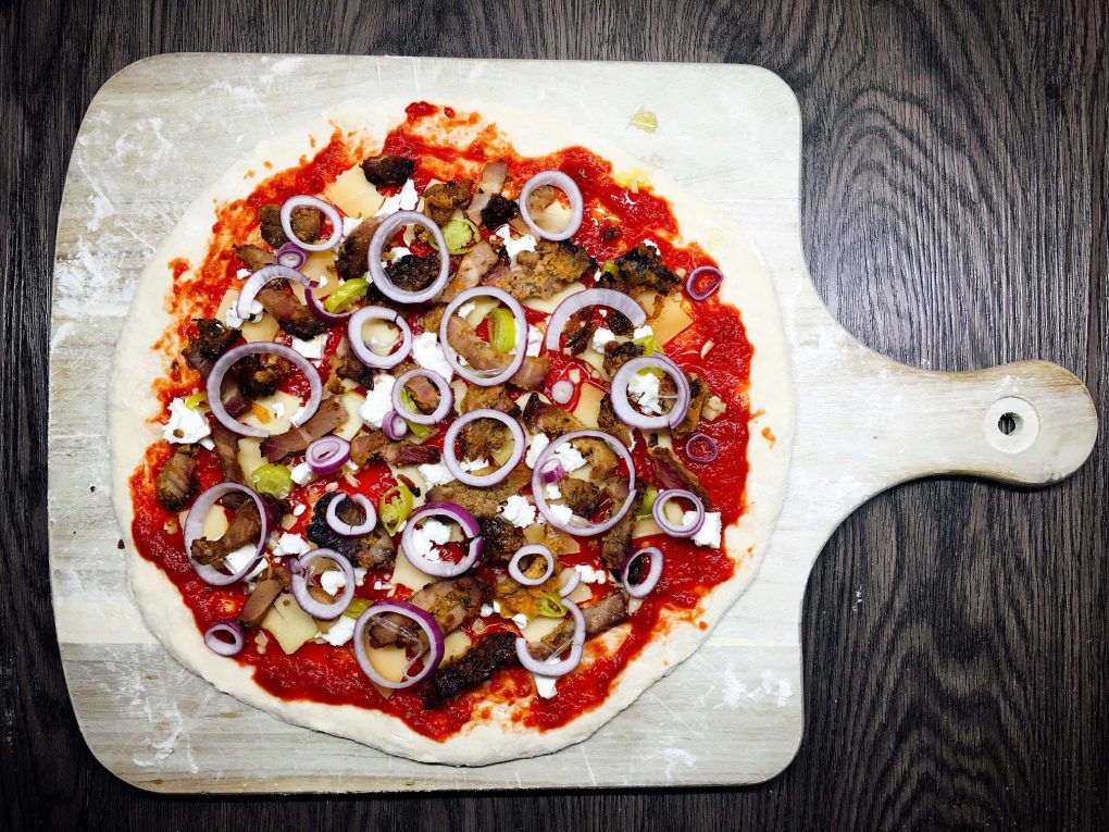 Pizza mit Gyrosfleisch
