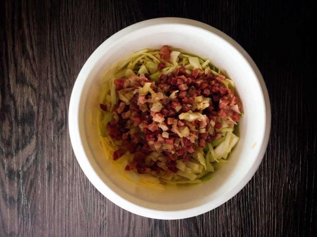 Bayrischer Krautsalat mit Speck | Rezept ohne Essig