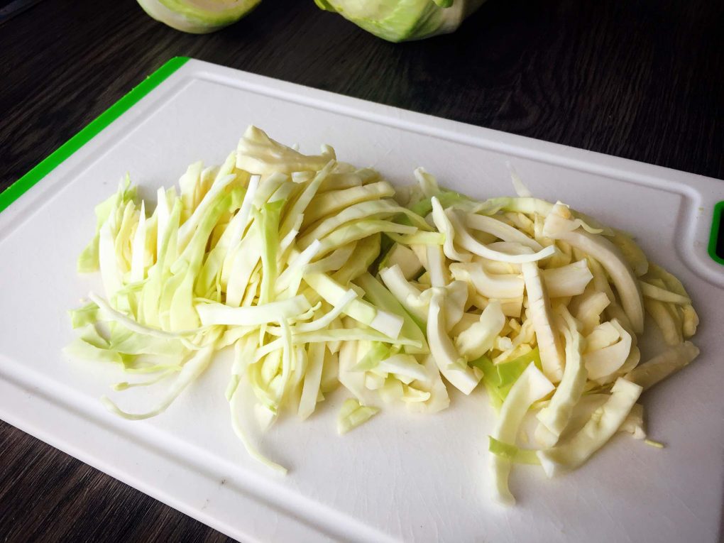 Weißkraut schneiden